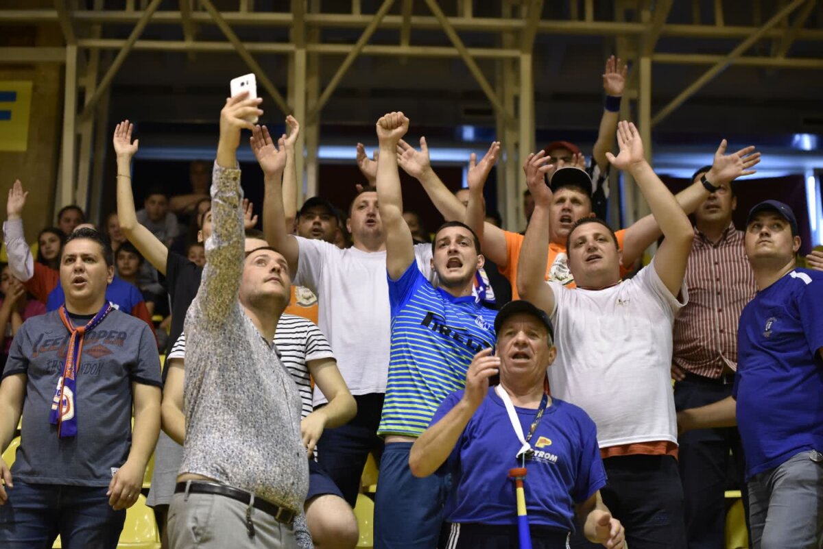 GALERIE FOTO Întâlnire pentru o nouă șansă la viață! Simona Gogârlă și-a jucat meciul de retragere într-o partidă caritabilă