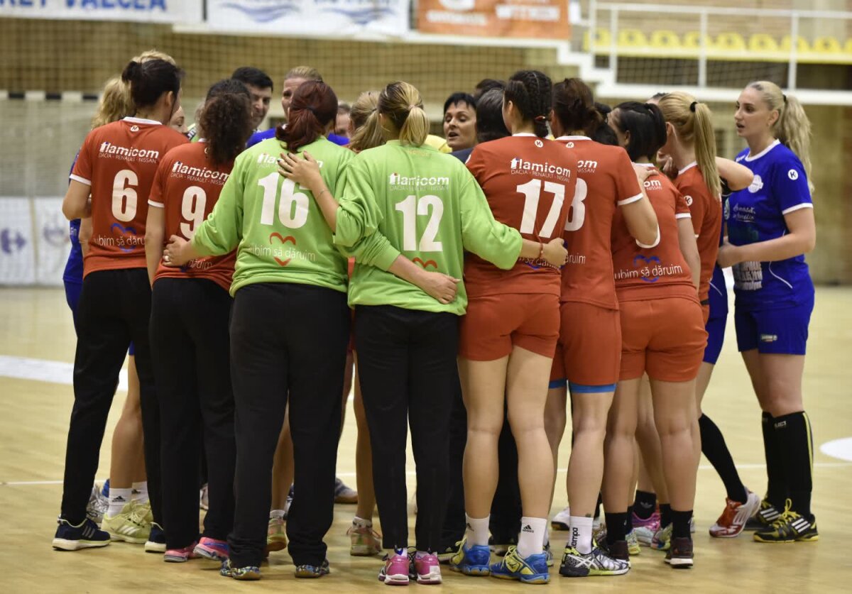 GALERIE FOTO Întâlnire pentru o nouă șansă la viață! Simona Gogârlă și-a jucat meciul de retragere într-o partidă caritabilă