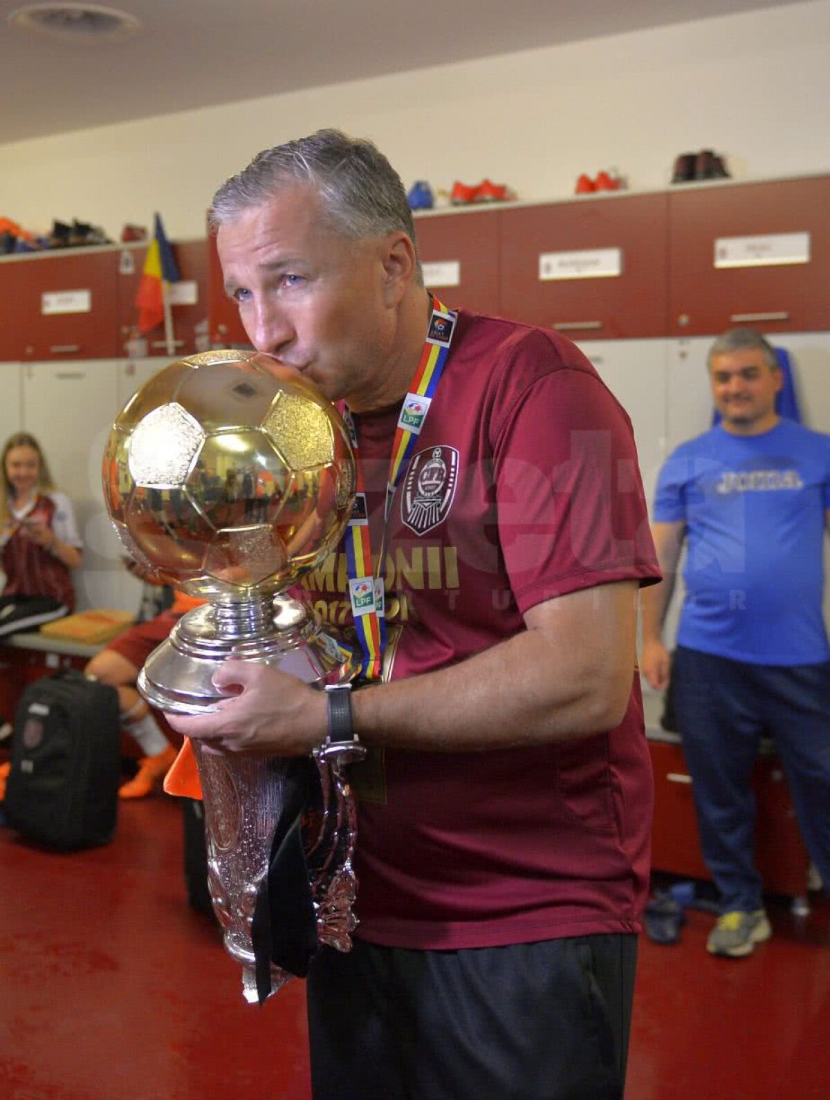 FOTO S-a rupt trofeul! Pățania trăită de ardeleni după titlul câștigat 