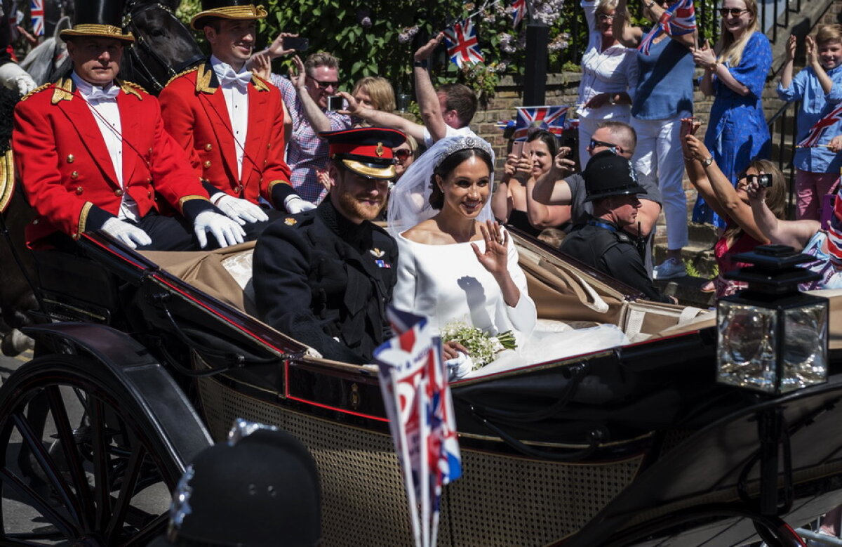 FOTO Nunta de la Windsor a dat idei obraznice. Au apărut prezervativele "regale"