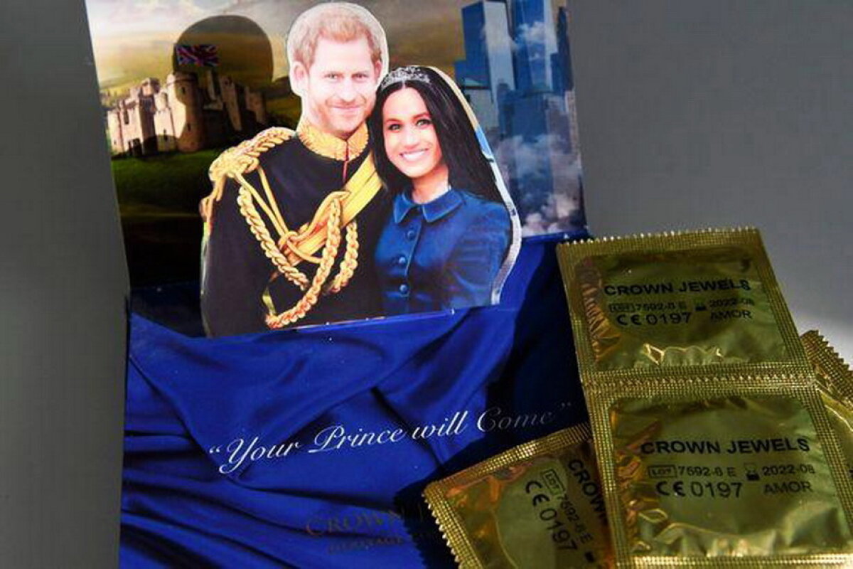 FOTO Nunta de la Windsor a dat idei obraznice. Au apărut prezervativele "regale"