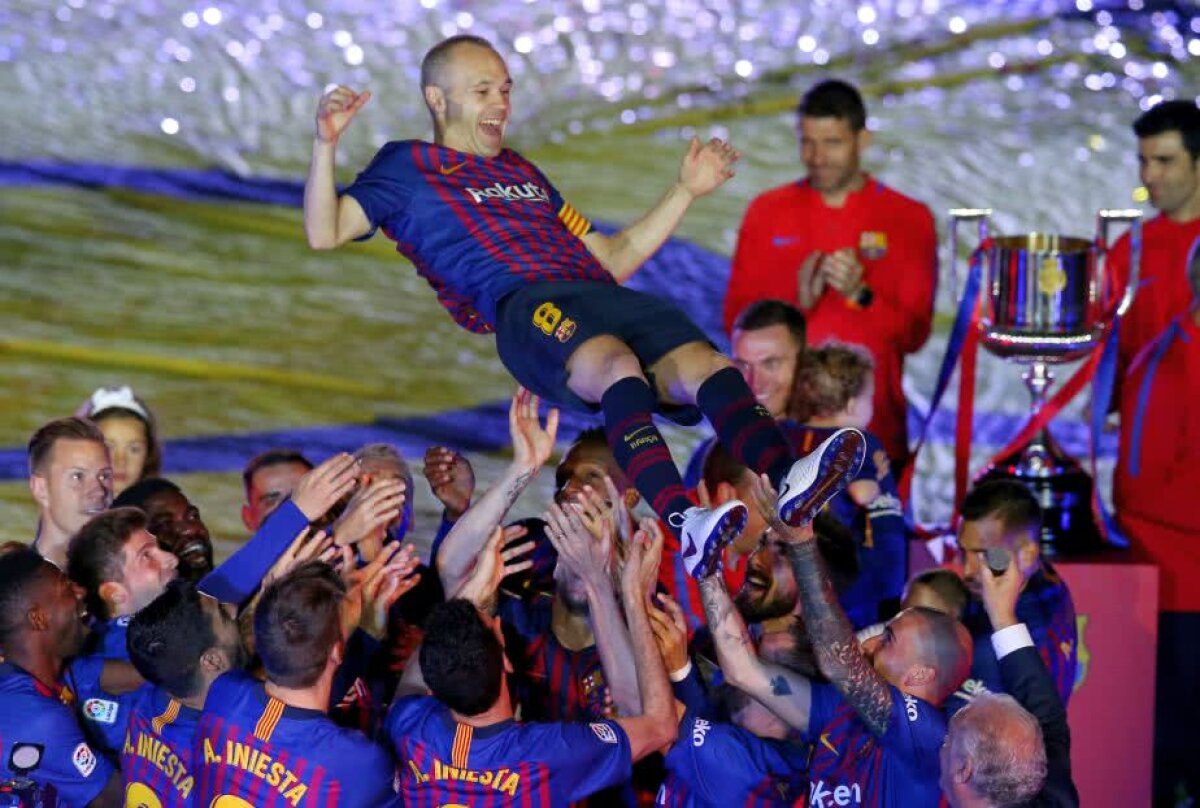 Despărțire în lacrimi pentru Iniesta + FOTO Un moment FABULOS după o oră de la festivitate
