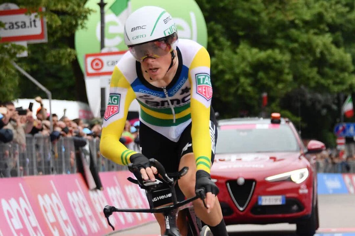 GIRO D'ITALIA. Simon Yates apără tricoul roz în contratimp + Tom Dumoulin coboară sub un minut la general, Chris Froome la un pas de podium