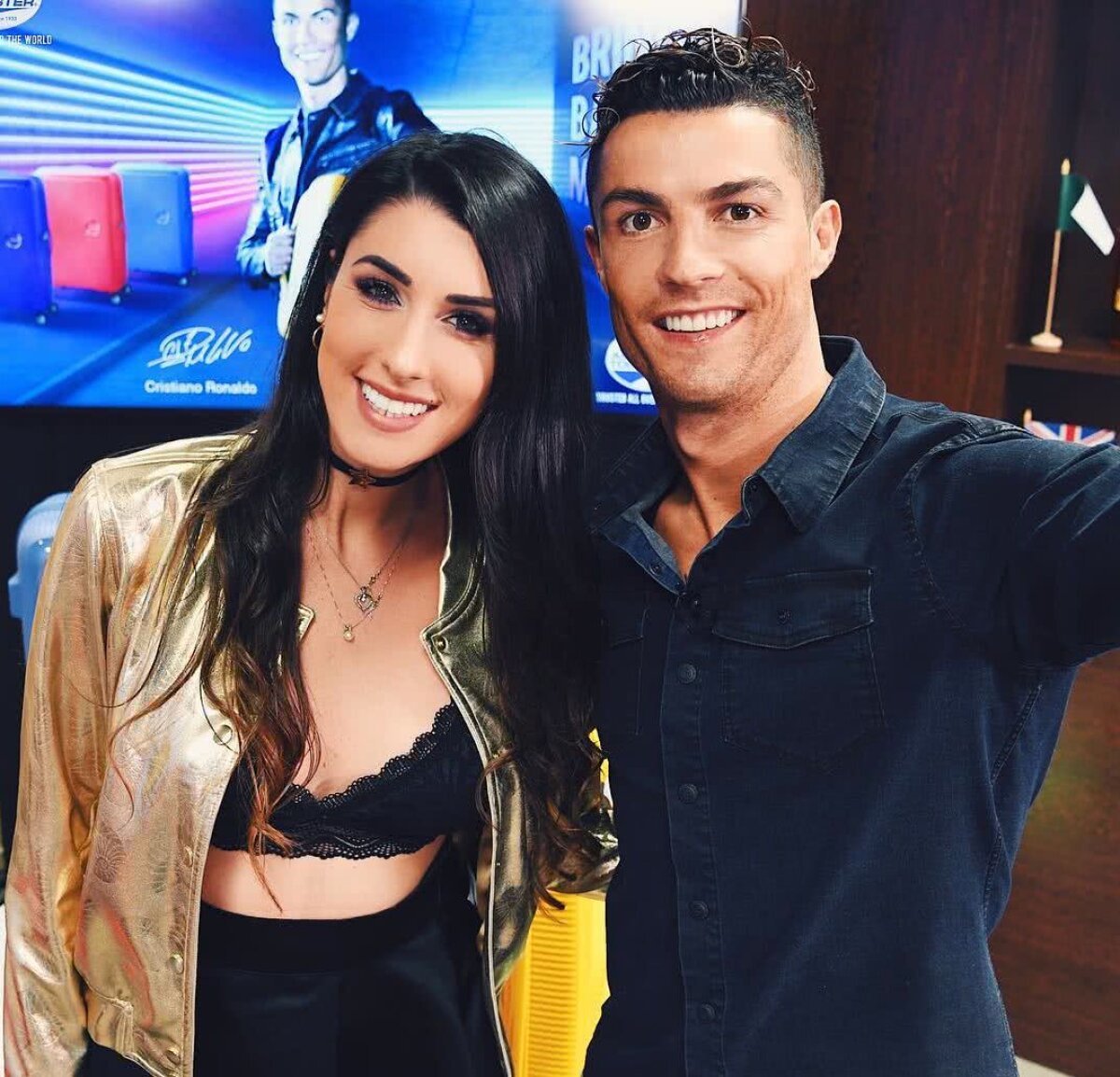 FOTO Un selfie care a aprins Spania » Cine e tânăra superbă care s-a pozat cu Ronaldo și a ajuns în revistele mondene