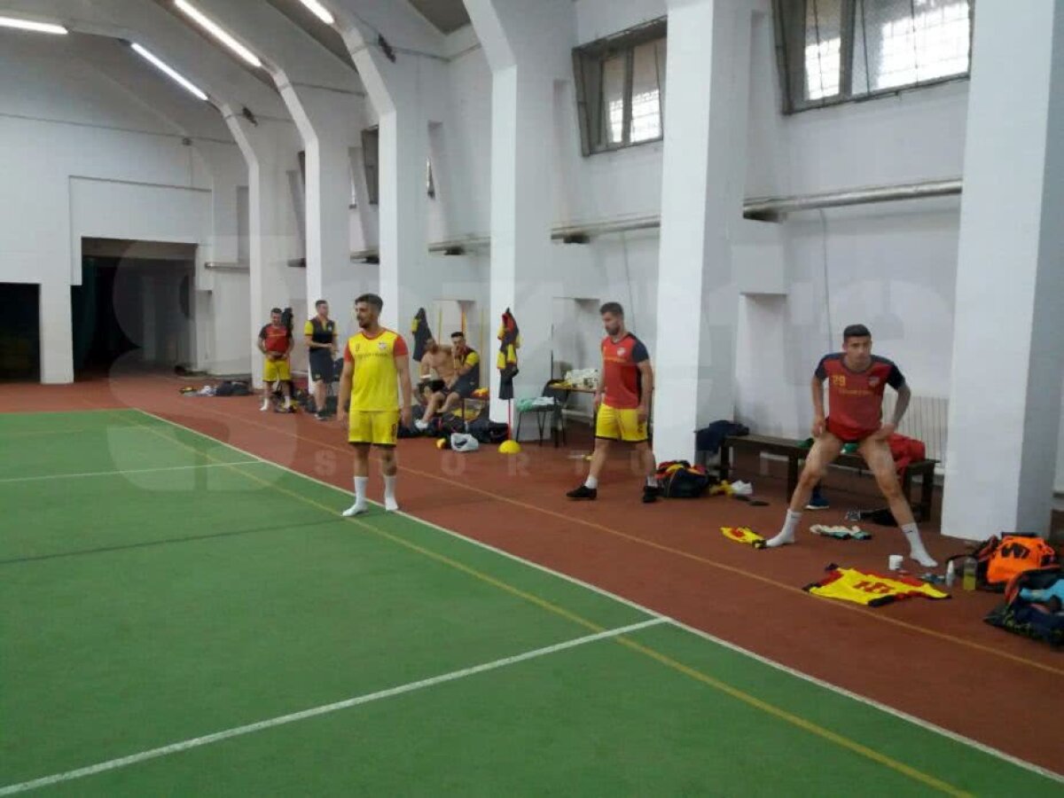 FOTO Organizare de amatori » Scene penibile pe Giulești, înaintea primului meci al play-off-ului Ligii a 4-a