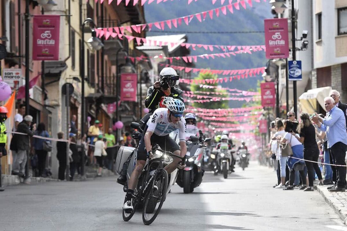 GIRO D'ITALIA. Victoria carierei! Atacul mileniului reușit de Chris Froome spulberă competiția în Turul Italiei, într-o etapă de predat în școlile de ciclism! 