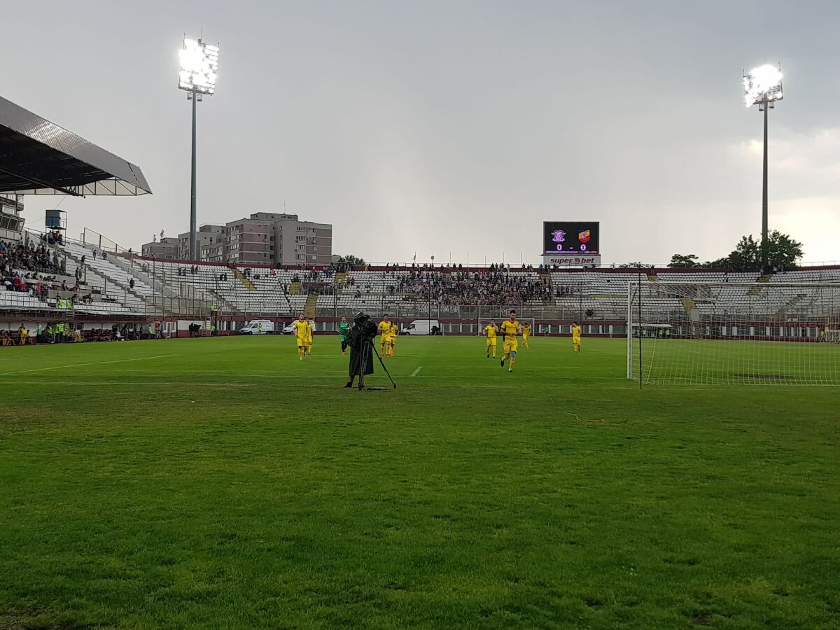 FOTO Organizare de amatori » Scene penibile pe Giulești, înaintea primului meci al play-off-ului Ligii a 4-a