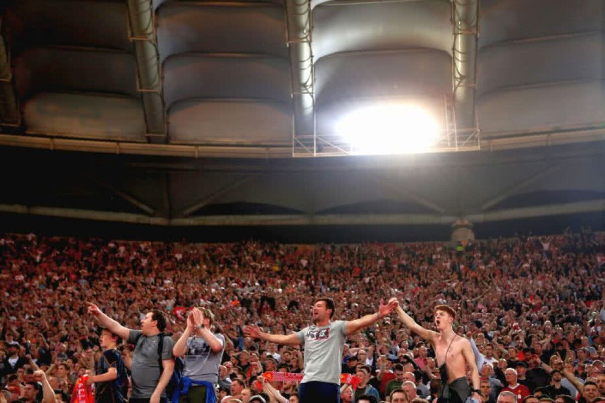 VIDEO + FOTO Poveste spectaculoasă: cum a ajuns un hit disco al anilor '80 imnul de Liga Campionilor al fanilor lui Liverpool » Steliștii și craiovenii l-au preluat și ei