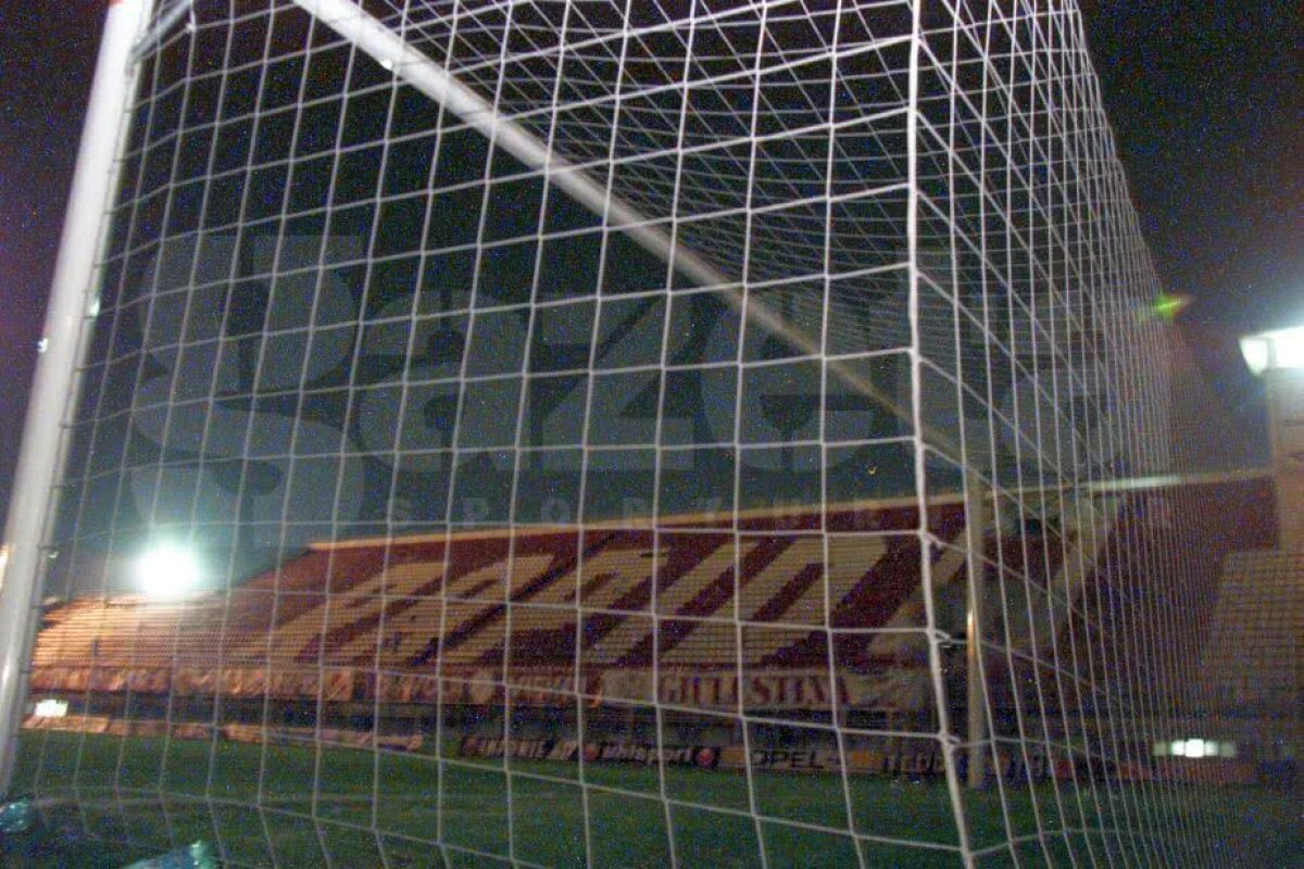 FOTO A căzut nocturna în Giulești la CSA Steaua - Dinamo » 17 ani de la celebrul episod cu PSG