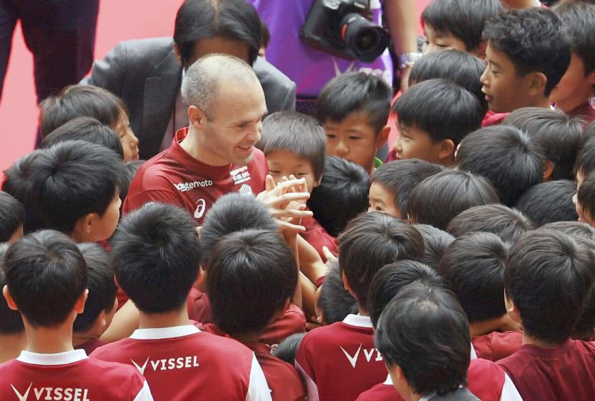 GALERIE FOTO Câți oameni au fost pe stadion la prezentarea lui Iniesta în Japonia