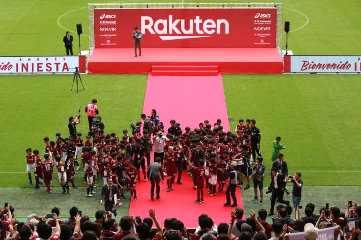 GALERIE FOTO Câți oameni au fost pe stadion la prezentarea lui Iniesta în Japonia