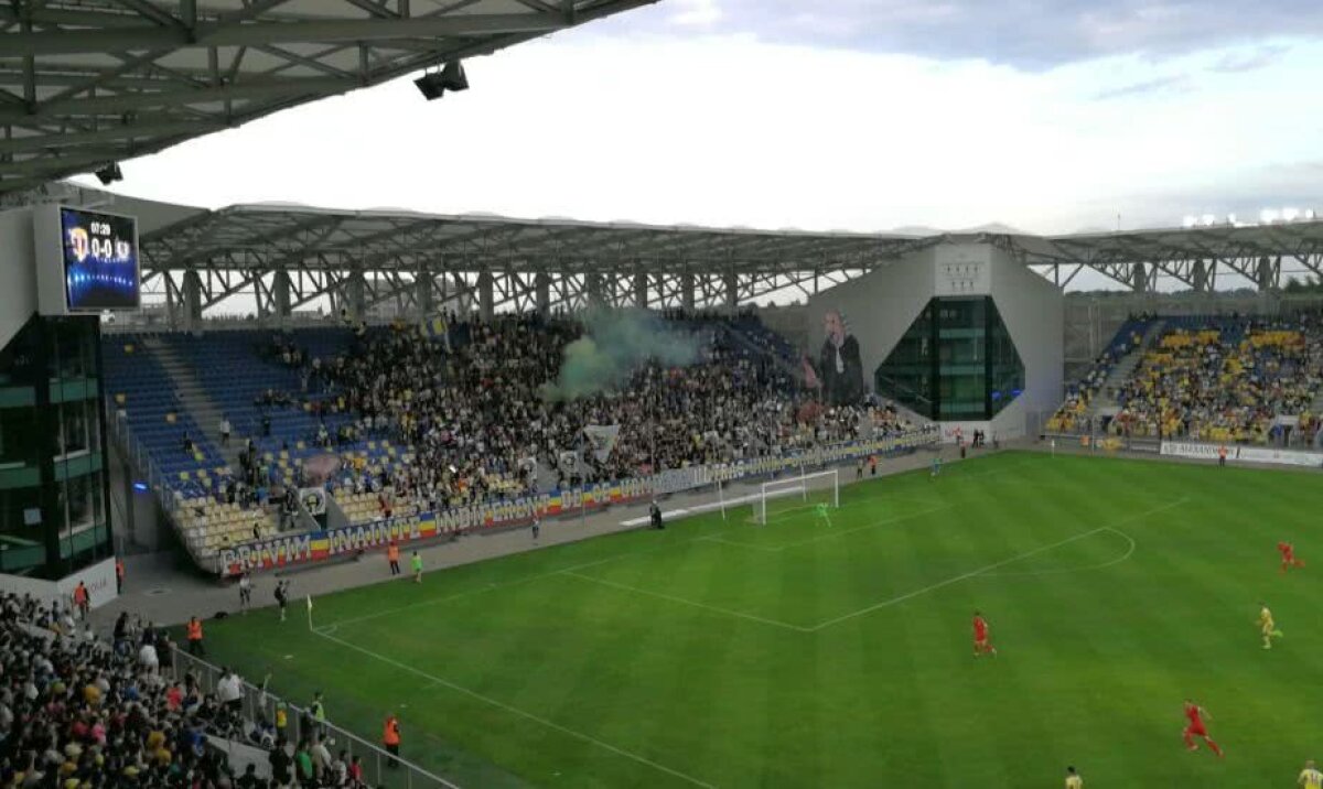 FOTO Scenografie IMPRESIONANTĂ a fanilor ploieșteni, la sărbătoarea promovării în Liga a 2-a » 9.000 de oameni au creat o atmosferă unică