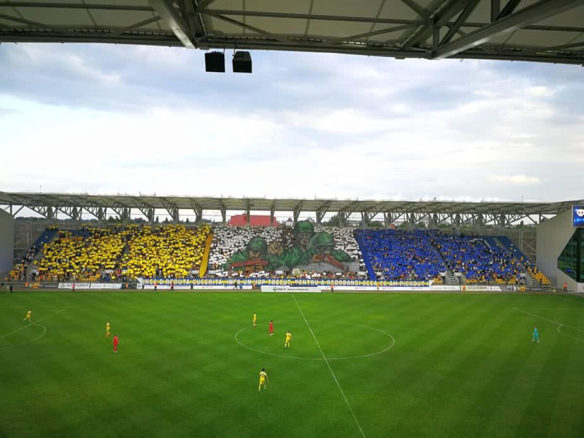 FOTO Scenografie IMPRESIONANTĂ a fanilor ploieșteni, la sărbătoarea promovării în Liga a 2-a » 9.000 de oameni au creat o atmosferă unică