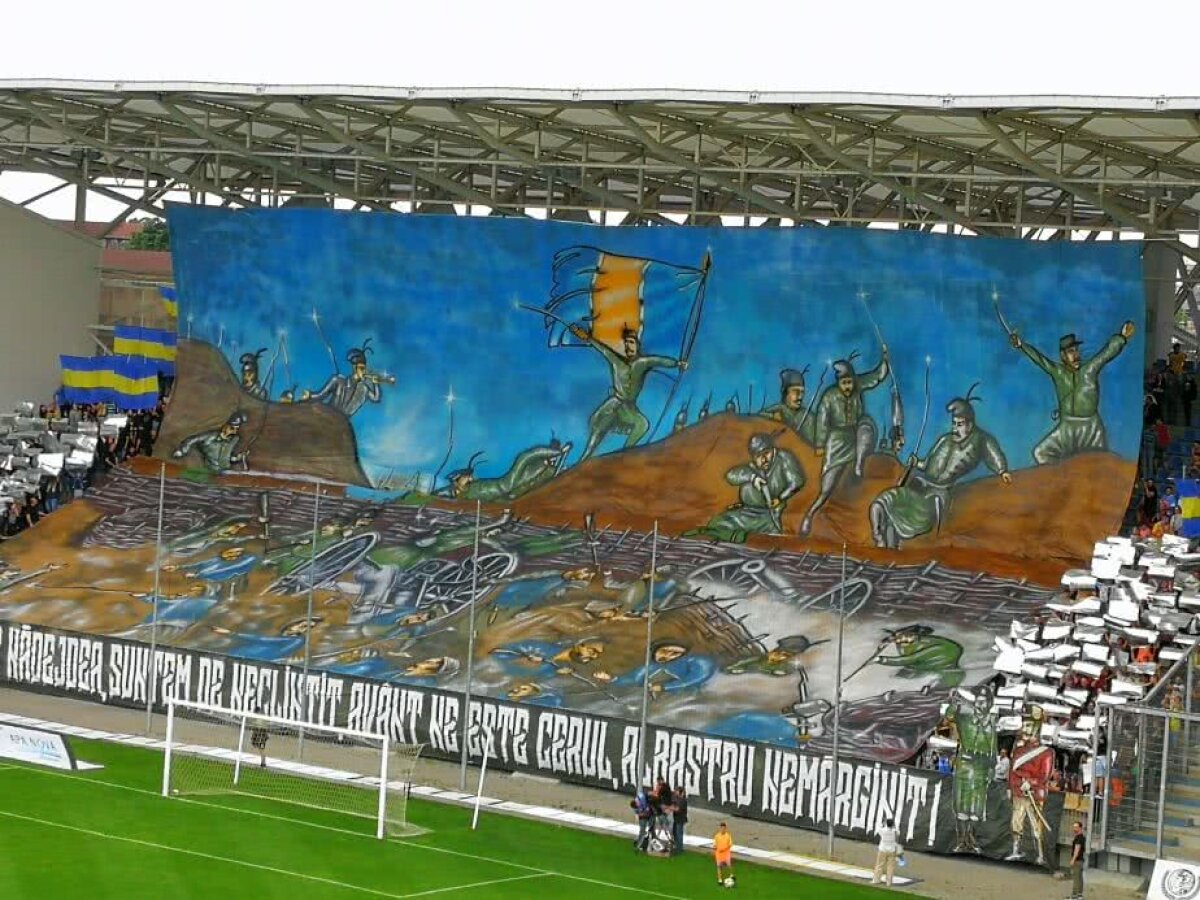 FOTO Scenografie IMPRESIONANTĂ a fanilor ploieșteni, la sărbătoarea promovării în Liga a 2-a » 9.000 de oameni au creat o atmosferă unică