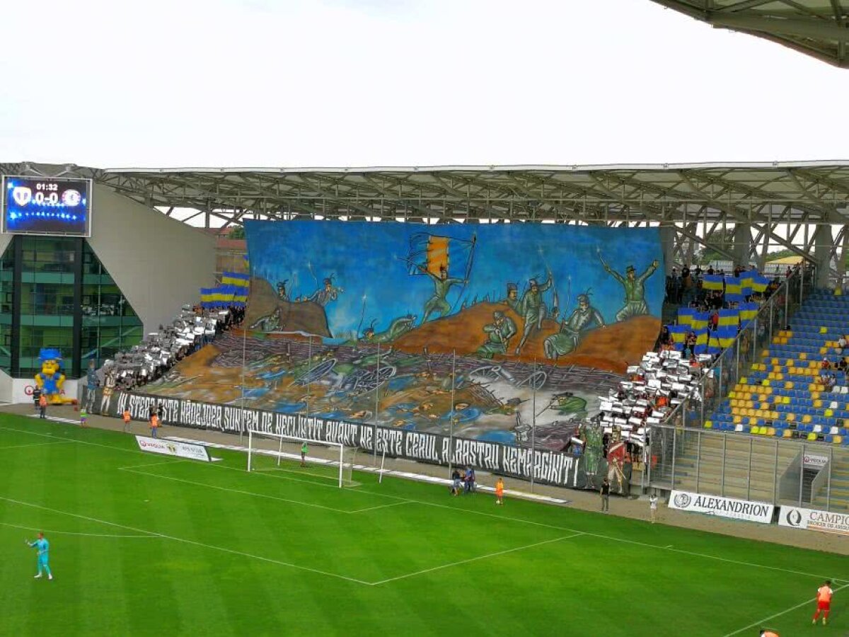 FOTO Scenografie IMPRESIONANTĂ a fanilor ploieșteni, la sărbătoarea promovării în Liga a 2-a » 9.000 de oameni au creat o atmosferă unică