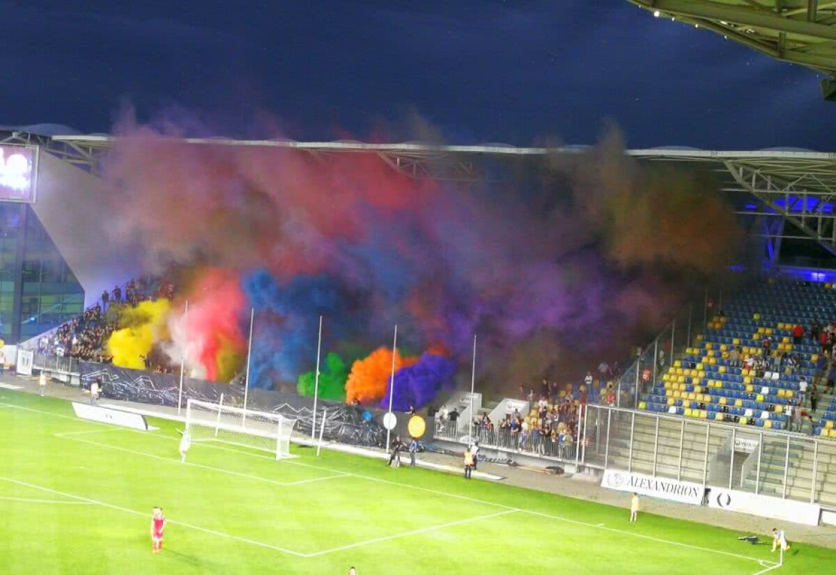 FOTO Scenografie IMPRESIONANTĂ a fanilor ploieșteni, la sărbătoarea promovării în Liga a 2-a » 9.000 de oameni au creat o atmosferă unică