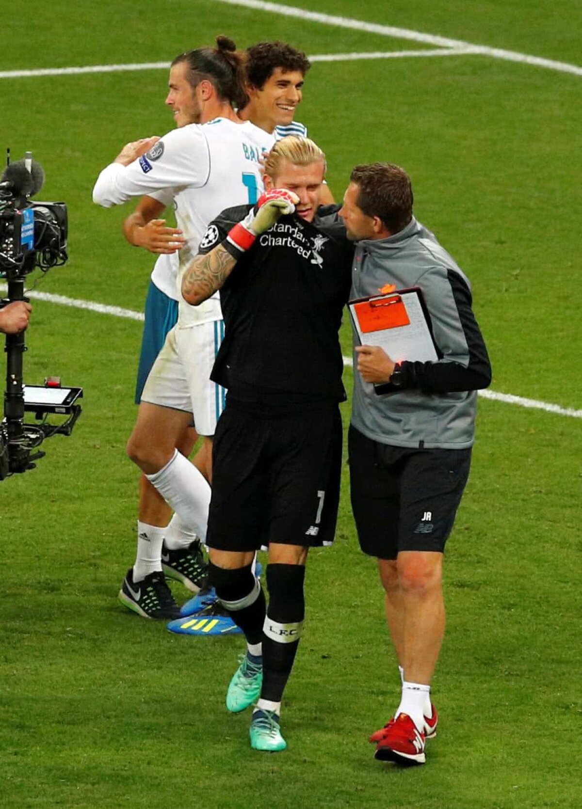 VIDEO+FOTO Lacrimi și momente emoționante la Kiev » Ce a făcut Karius după coșmarul cu Real