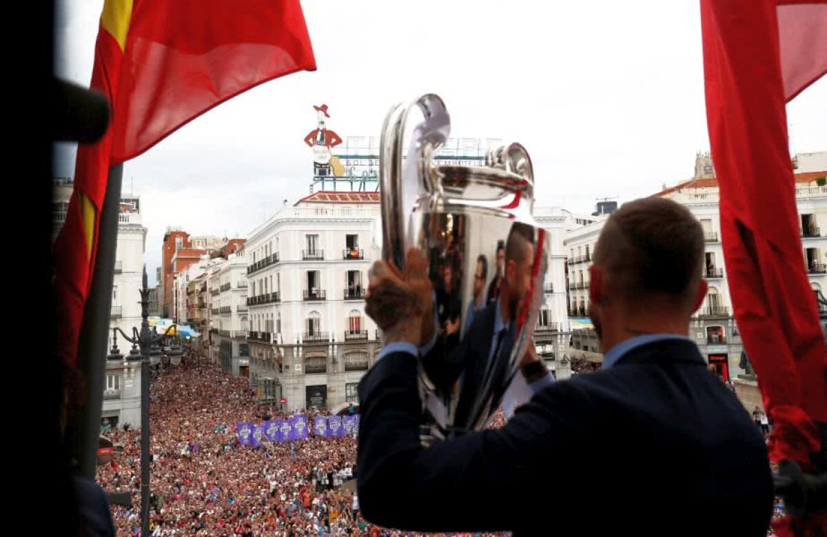 FOTO Fiesta blanca! Real Madrid a sărbătorit cu fanii câștigarea Ligii Campionilor » Traseul complet + Invitații surpriză la festivitate