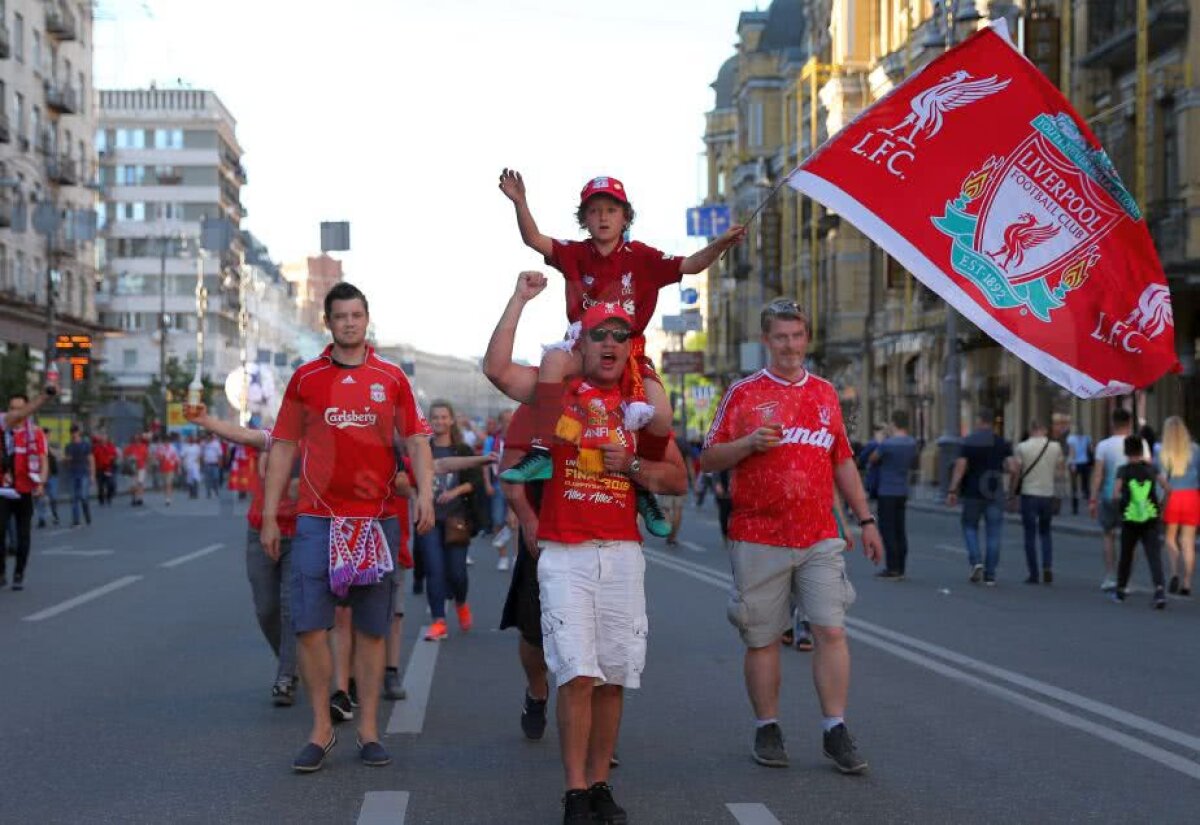 GALERIE FOTO Cum au trăit reporterii GSP finala Ligii » 100.000 de oameni au readus la viață spiritul Kievului pentru un week-end