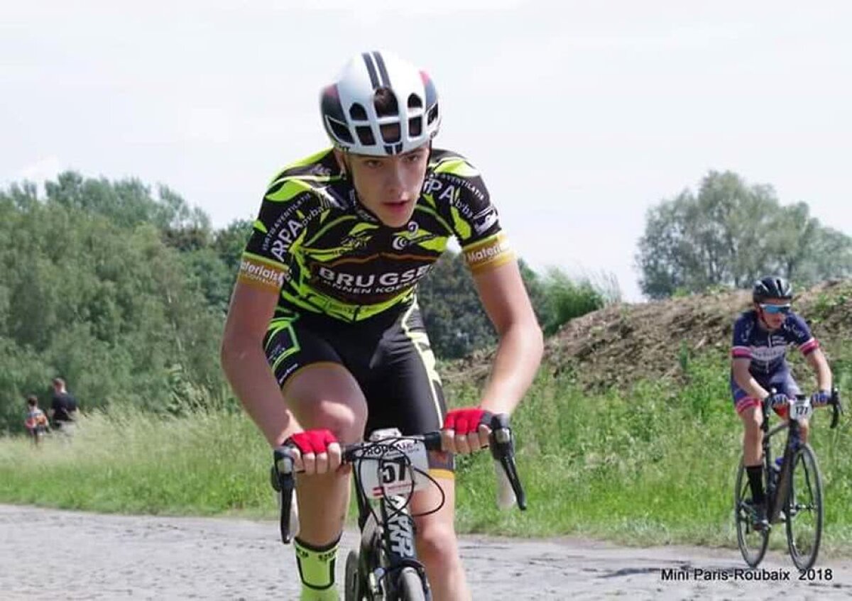 FOTO Poveste pe pavate » Performanță remarcabilă reușită de un român în Mini Parix-Roubaix