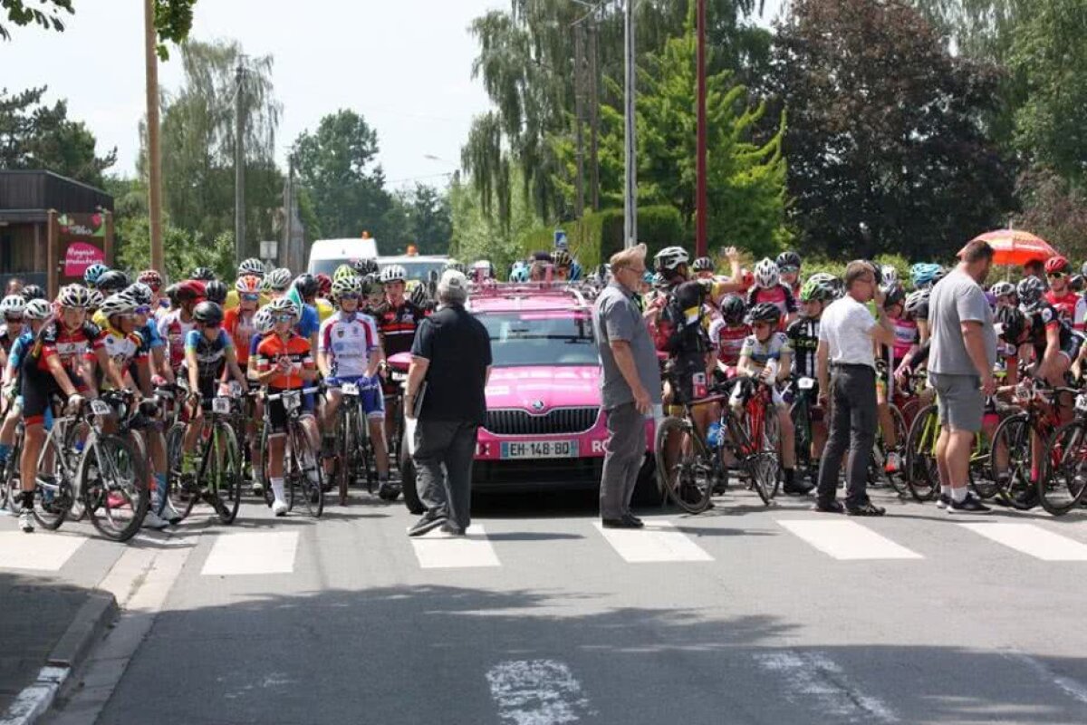 FOTO Poveste pe pavate » Performanță remarcabilă reușită de un român în Mini Parix-Roubaix