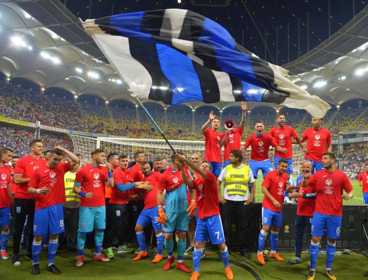 EXCLUSIV » VIDEO Reverența fotbaliștilor lui Mangia pentru fanii din Craiova după Cupa câștigată