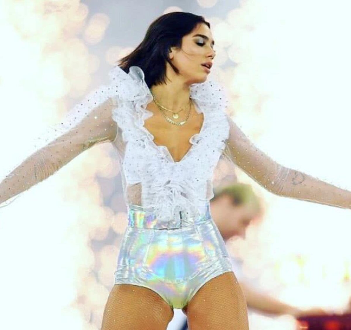 GALERIE FOTO A făcut show la finala Champions League și i-a luat mințile unui star de la Real » Cu ce jucător și-a petrecut noaptea Dua Lipa