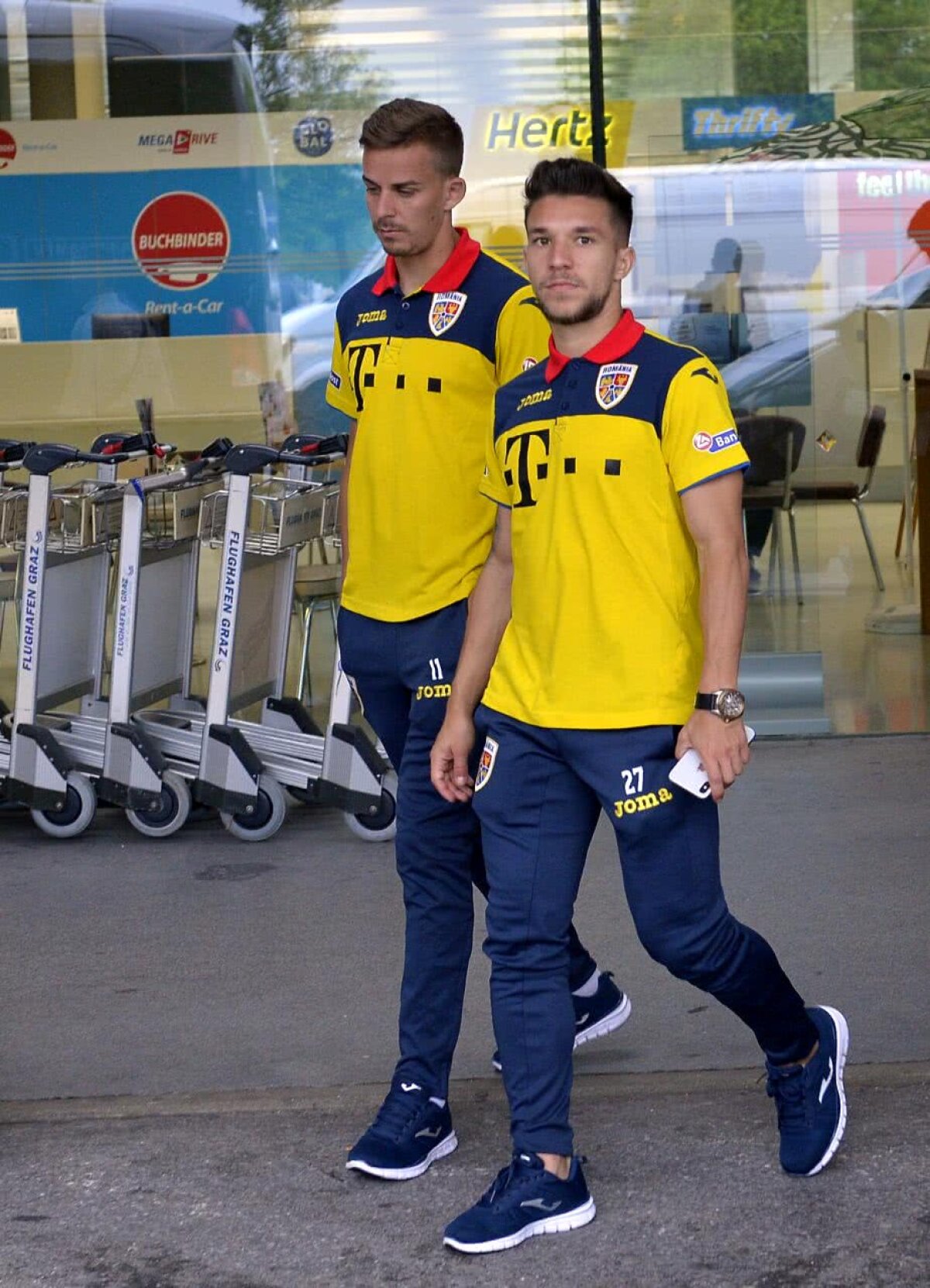 CORESPONDENȚĂ DIN AUSTRIA // GALERIE FOTO Naționala României a ajuns la Graz, locul amicalului cu Chile » Ce "tricolor" a fost în centrul atenției