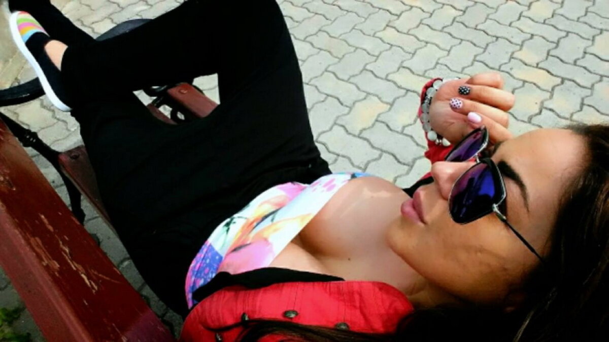 GALERIE FOTO Roksana Gantova, apariţie răvăşitoare! Sânii imenşi îi ies din decolteu