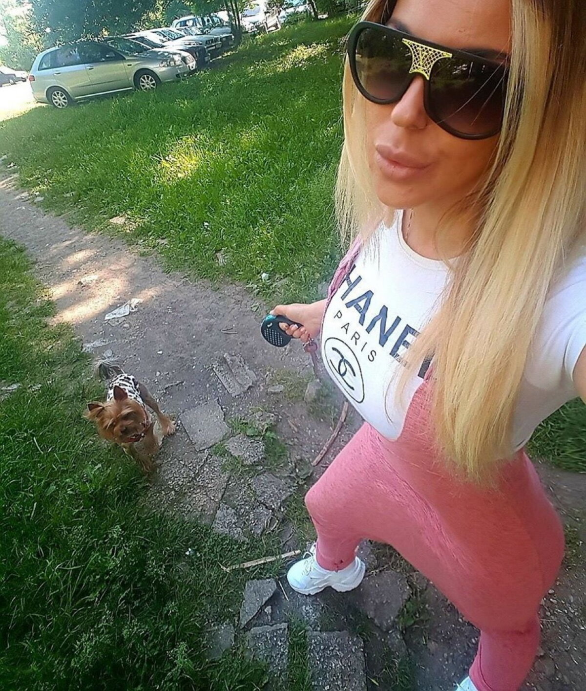 GALERIE FOTO Roksana Gantova, apariţie răvăşitoare! Sânii imenşi îi ies din decolteu