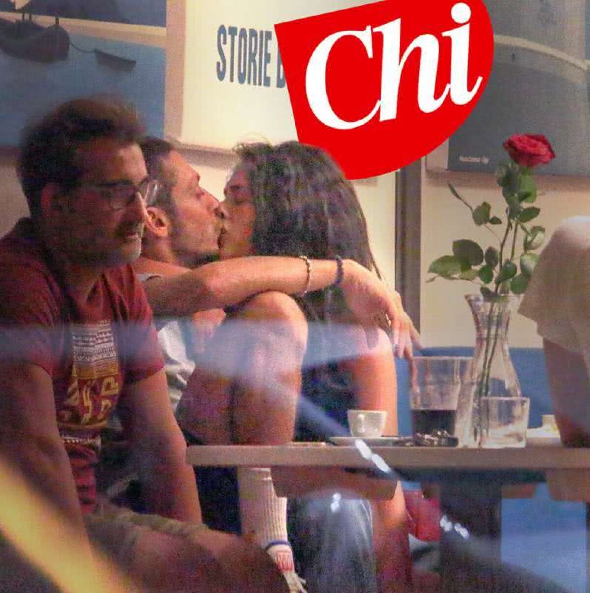 FOTO Sărut incendiar! Ea e noua muză a lui Valentino Rossi: imagini fierbinți