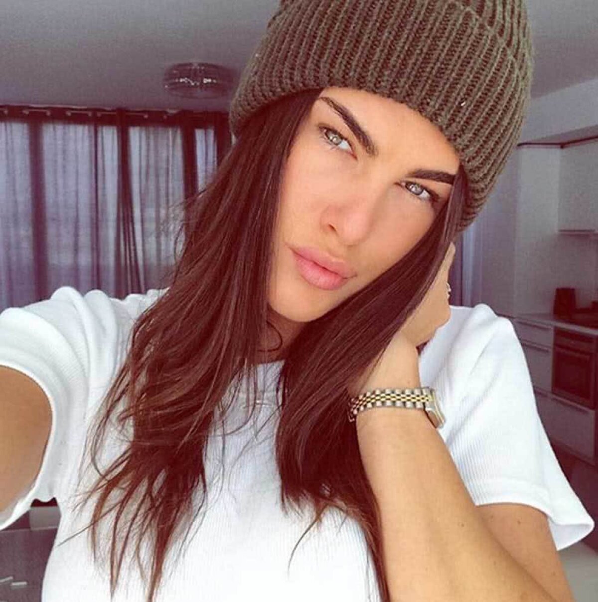 FOTO Sărut incendiar! Ea e noua muză a lui Valentino Rossi: imagini fierbinți