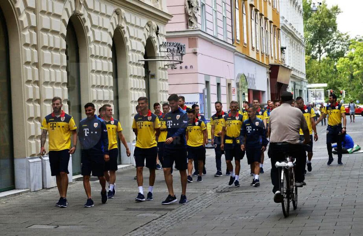 CORESPONDENȚĂ DIN AUSTRIA // Imagini FOTO de la plimbarea "tricolorilor" prin Graz