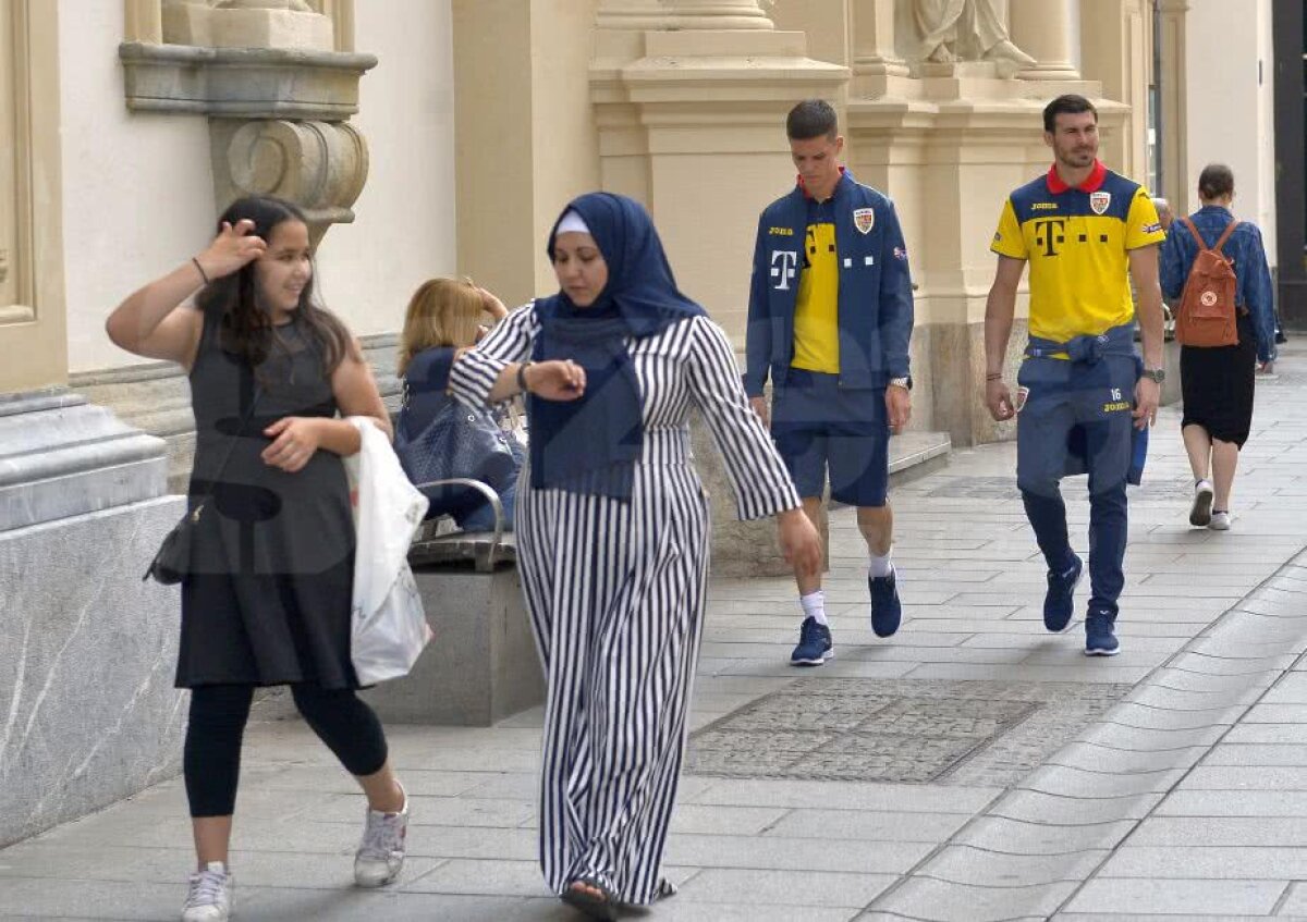 CORESPONDENȚĂ DIN AUSTRIA // Imagini FOTO de la plimbarea "tricolorilor" prin Graz