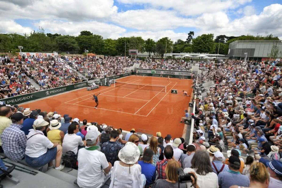 FOTO Simona Halep o surclasează pe Andrea Petkovic și se califică în optimi la Roland Garros » Își cunoaște deja următoarea adversară