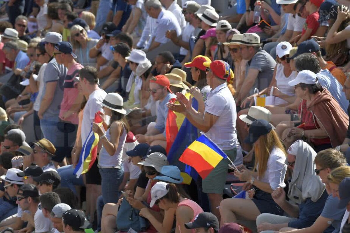 FOTO Simona Halep o surclasează pe Andrea Petkovic și se califică în optimi la Roland Garros » Își cunoaște deja următoarea adversară