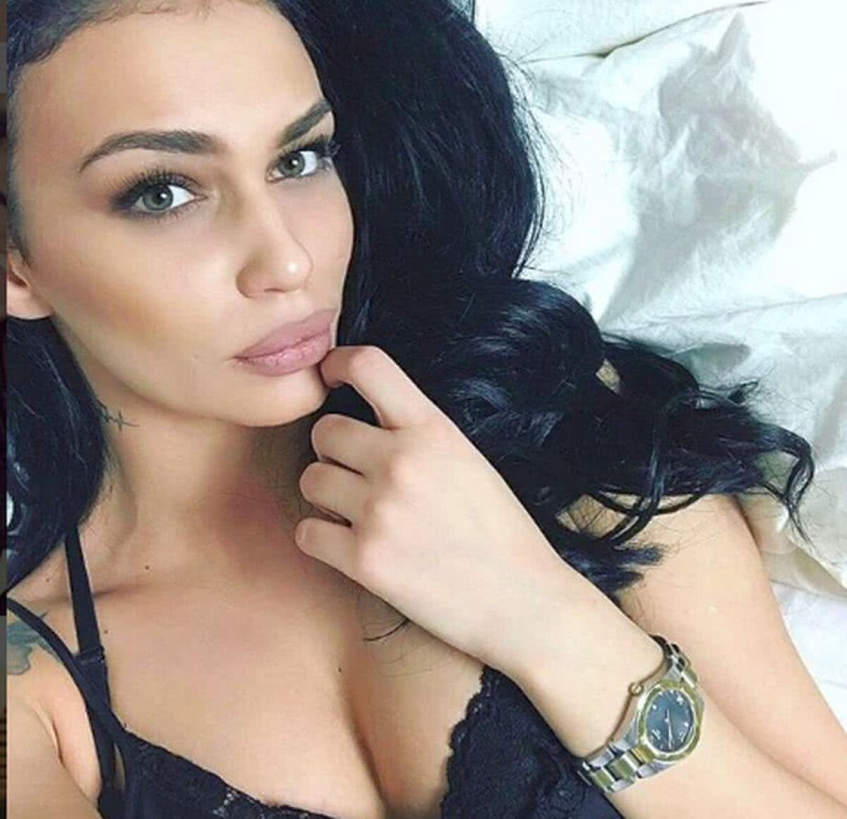 GALERIE FOTO Senzuala Andreea Olaru nu stă nicio zi fără sală » Secretele corpului de invidiat