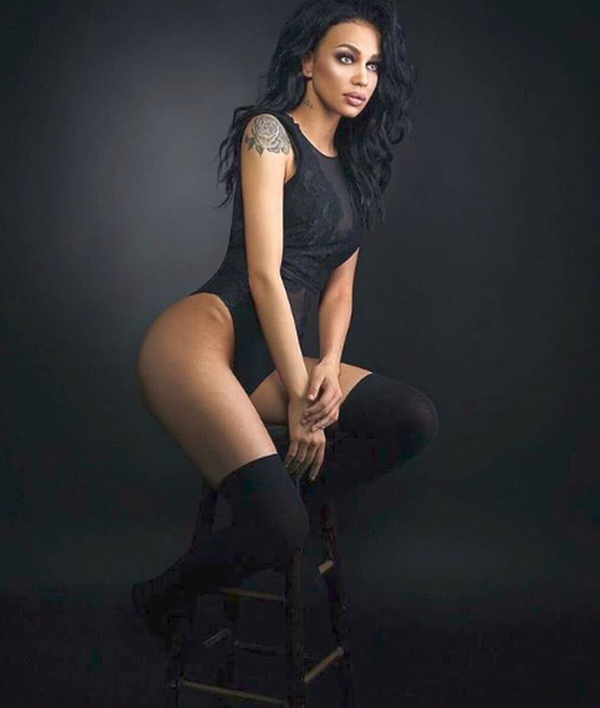 GALERIE FOTO Senzuala Andreea Olaru nu stă nicio zi fără sală » Secretele corpului de invidiat