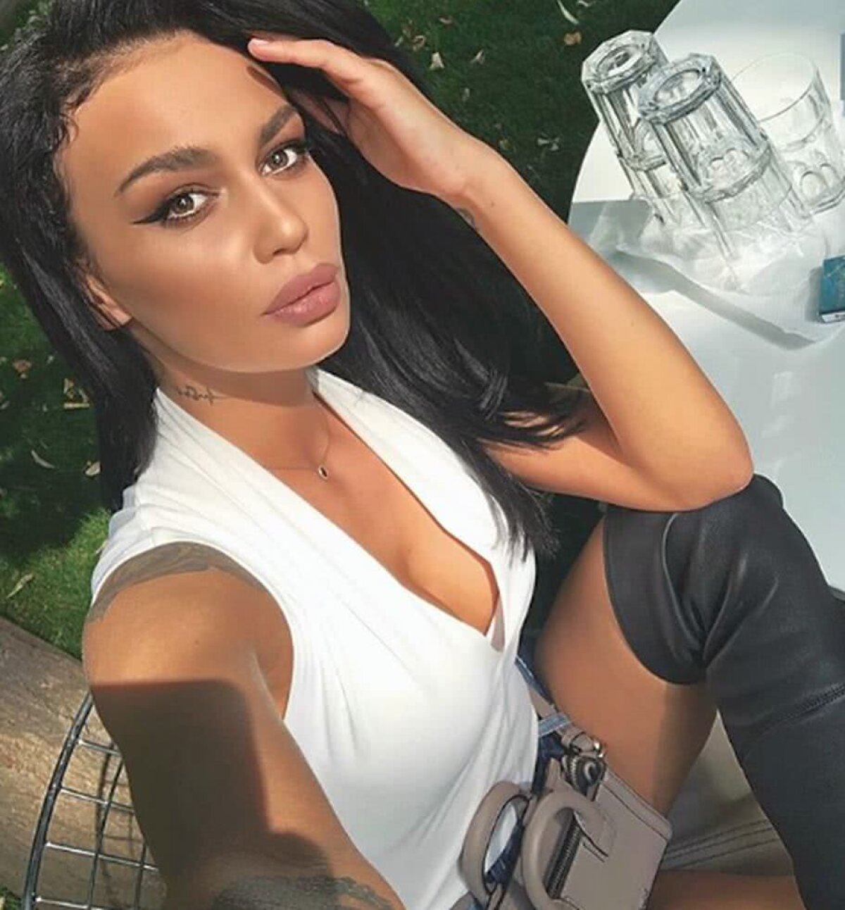 GALERIE FOTO Senzuala Andreea Olaru nu stă nicio zi fără sală » Secretele corpului de invidiat