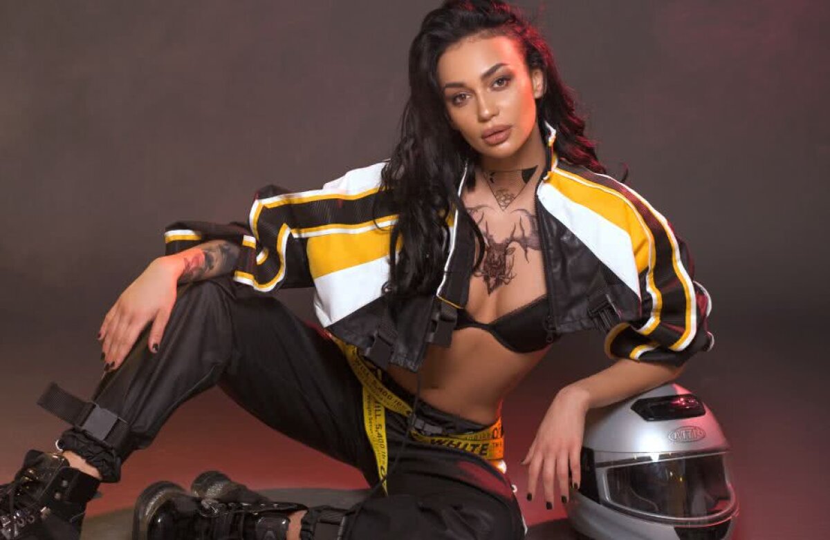 GALERIE FOTO Senzuala Andreea Olaru nu stă nicio zi fără sală » Secretele corpului de invidiat