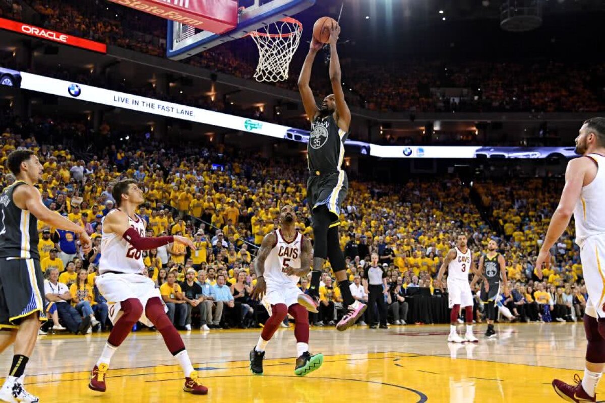 VIDEO+FOTO Golden State vs. Cleveland Cavaliers 2-0 » James nu poate singur! Curry se distrează în meciul doi și o apropie pe Golden State de un nou titlu