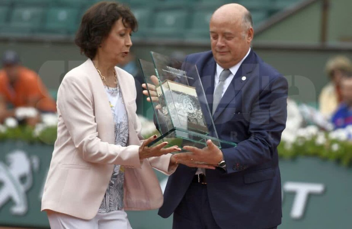 CORESPONDENȚĂ DIN PARIS // GALERIE FOTO 40 de ani de la unicul titlu de Mare Șlem cucerit de o româncă » Virginia Ruzici a fost premiată la Paris