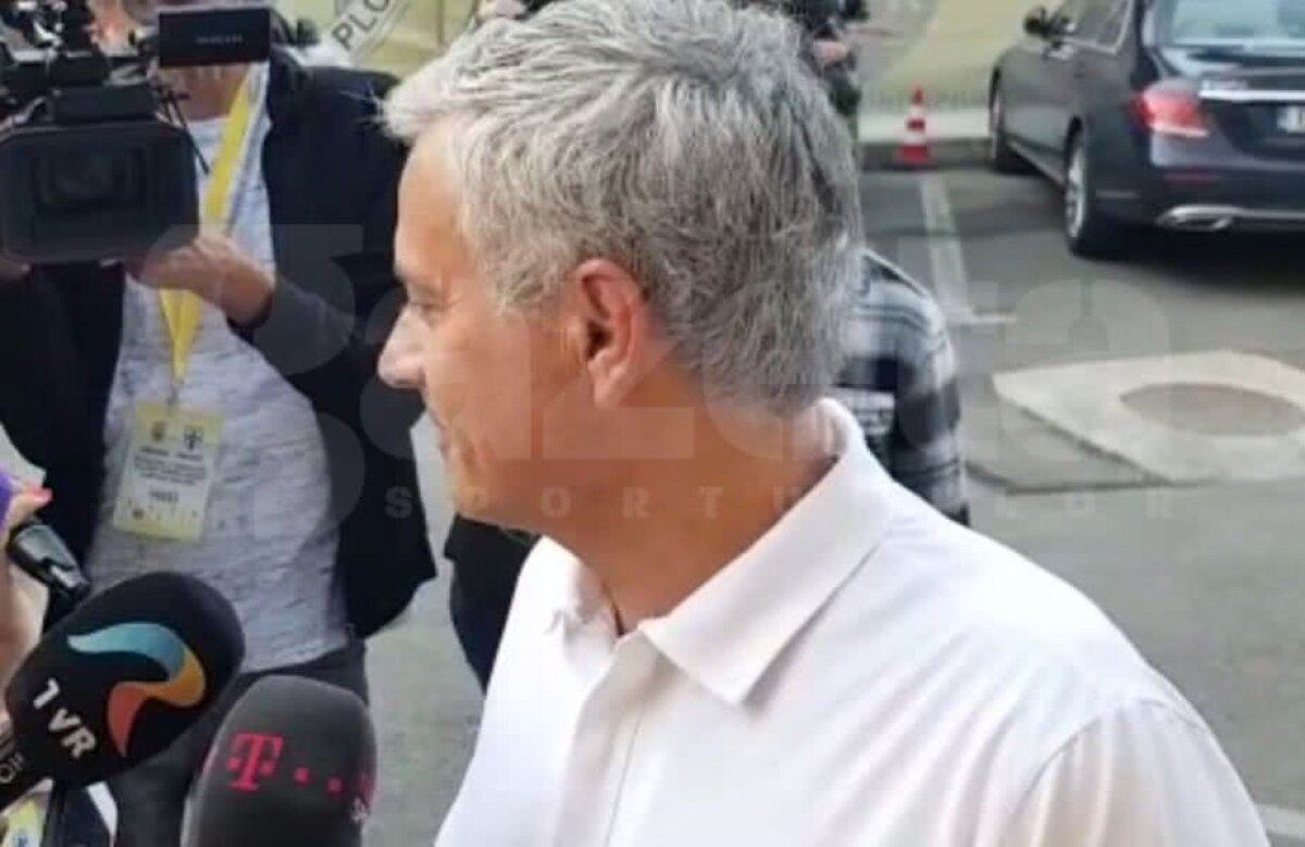 ROMÂNIA - FINLANDA // VIDEO+FOTO Mourinho e în România » Secvențe amuzante la sosirea la Ploiești: cine i-a sărit de gât + declarațiile marelui antrenor