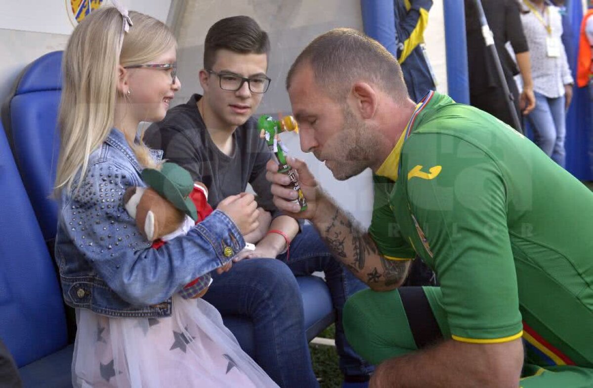 ROMÂNIA - FINLANDA // VIDEO+FOTO Lobonț ovaționat de un stadion arhiplin la retragere » Mesaje emoționante, plachete și lacrimi