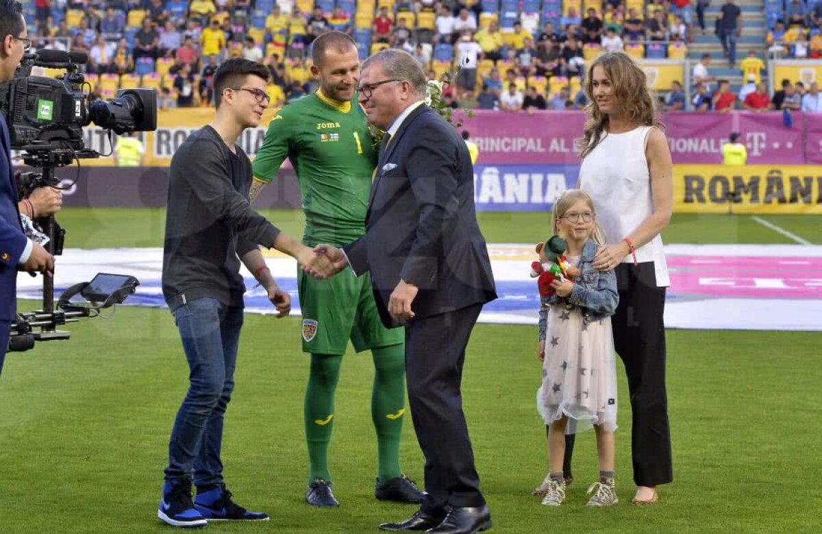 ROMÂNIA - FINLANDA // VIDEO+FOTO Lobonț ovaționat de un stadion arhiplin la retragere » Mesaje emoționante, plachete și lacrimi