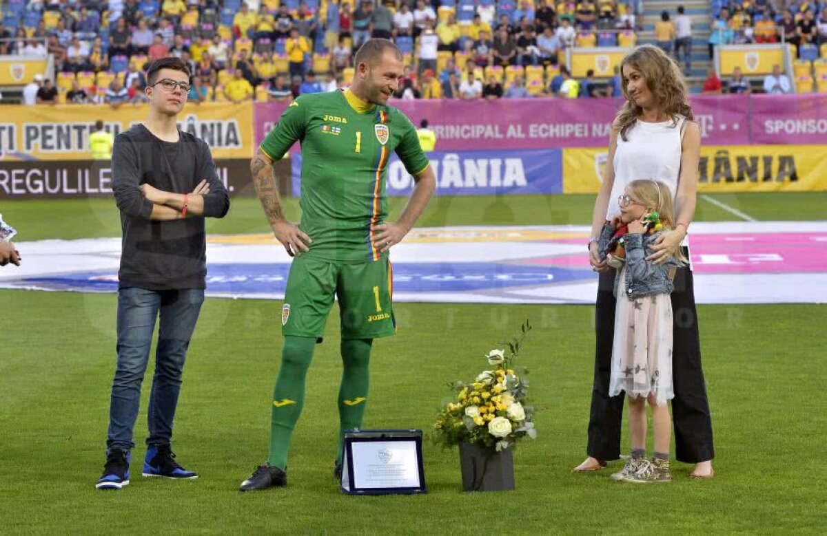 ROMÂNIA - FINLANDA // VIDEO+FOTO Lobonț ovaționat de un stadion arhiplin la retragere » Mesaje emoționante, plachete și lacrimi