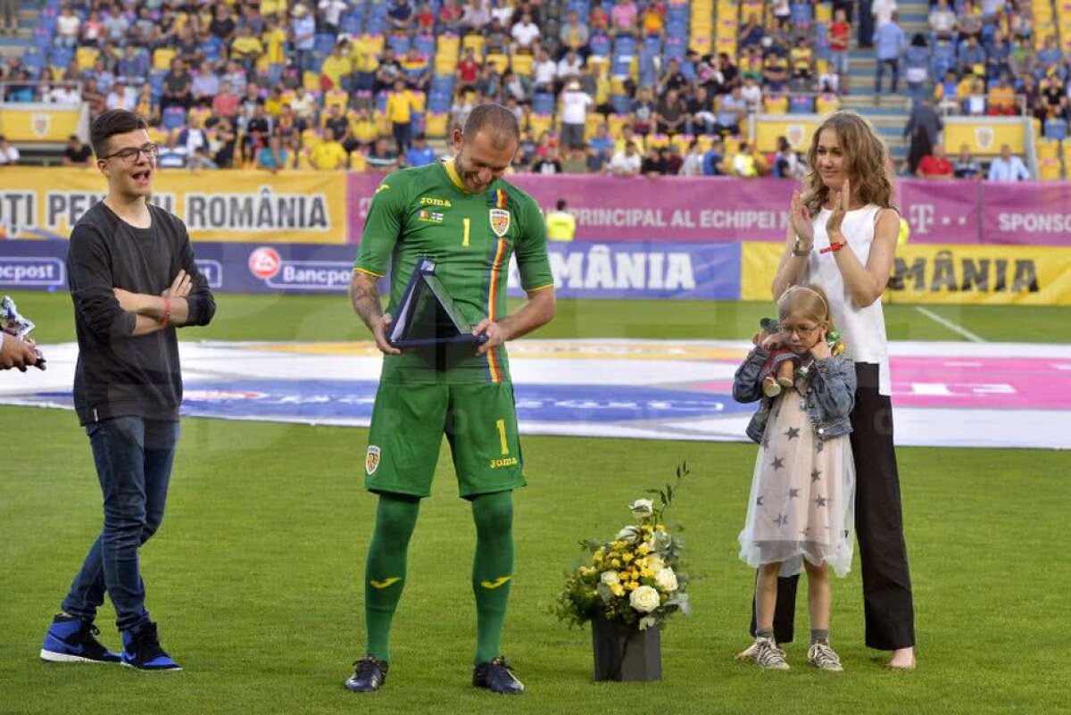 ROMÂNIA - FINLANDA // VIDEO+FOTO Lobonț ovaționat de un stadion arhiplin la retragere » Mesaje emoționante, plachete și lacrimi