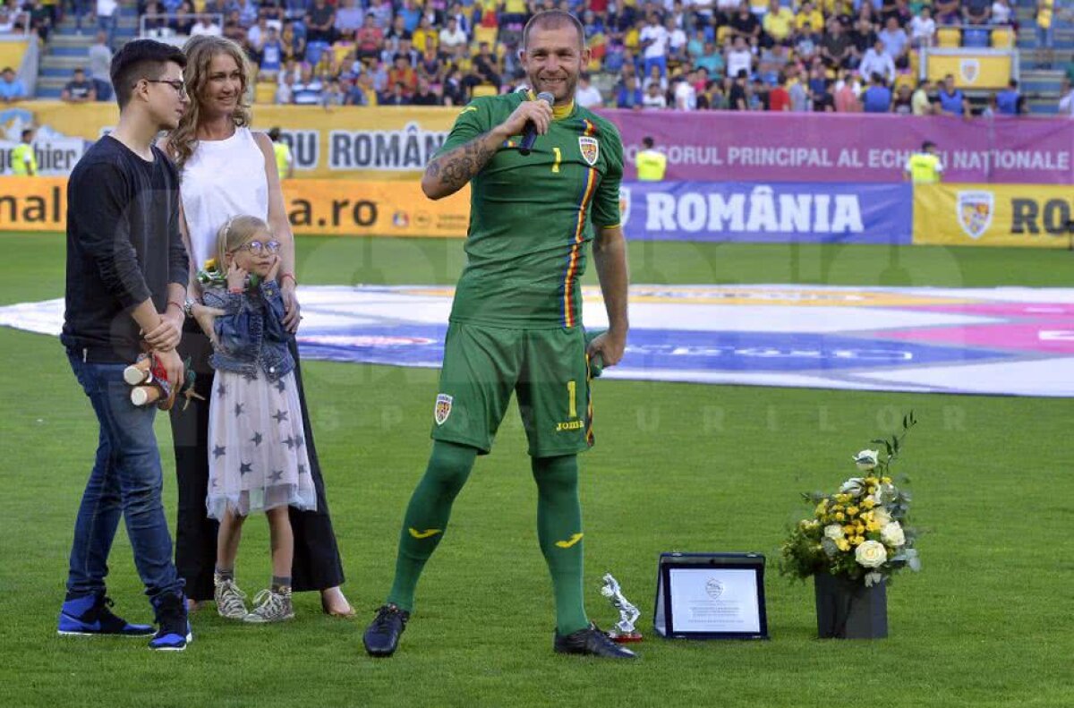 ROMÂNIA - FINLANDA // VIDEO+FOTO Lobonț ovaționat de un stadion arhiplin la retragere » Mesaje emoționante, plachete și lacrimi