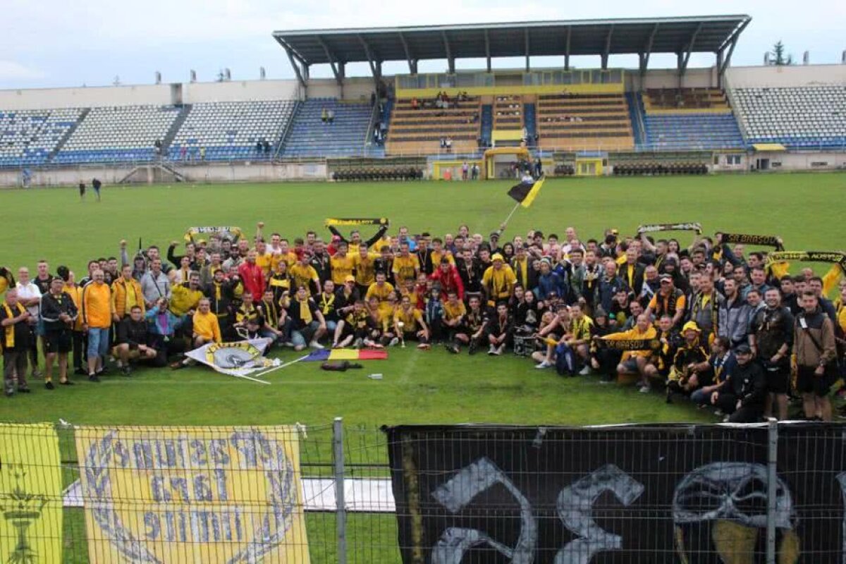 FOTO Aproape de Liga a 3-a! Jucătorii de la AS SR Brașov au fost premiați pentru câștigarea Ligii a 4-a și așteaptă duelul de la baraj 