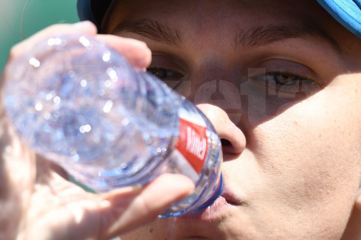 Simona Halep o surclasează pe Garbine Muguruza și e în a treia finală de Roland Garros din carieră! VICTORIE imensă: își păstrează și numărul 1 mondial!